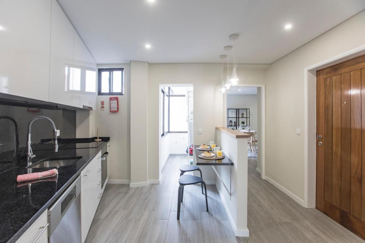 2Br Flat W/ Ac & Great Views By Lovelystay فيلا نوفا دي غايا المظهر الخارجي الصورة