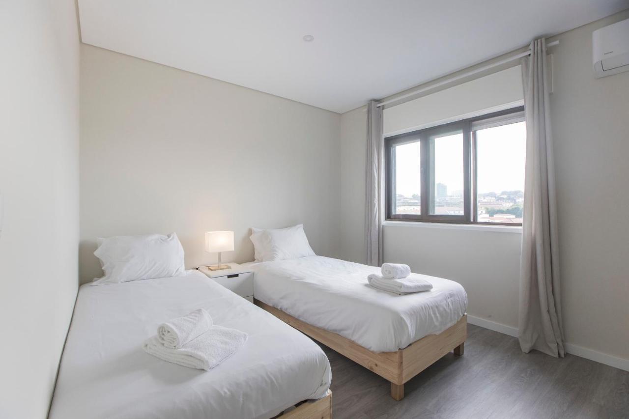 2Br Flat W/ Ac & Great Views By Lovelystay فيلا نوفا دي غايا المظهر الخارجي الصورة